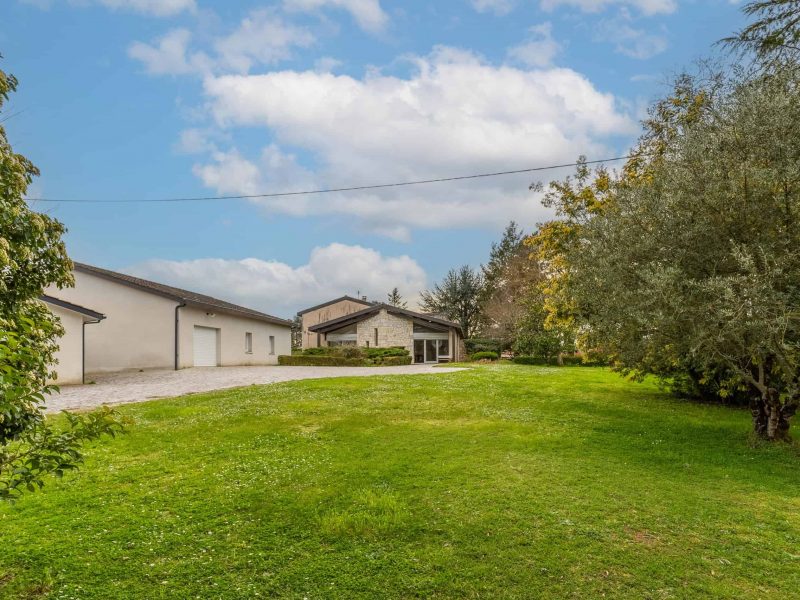 front-house-drive-wmc370