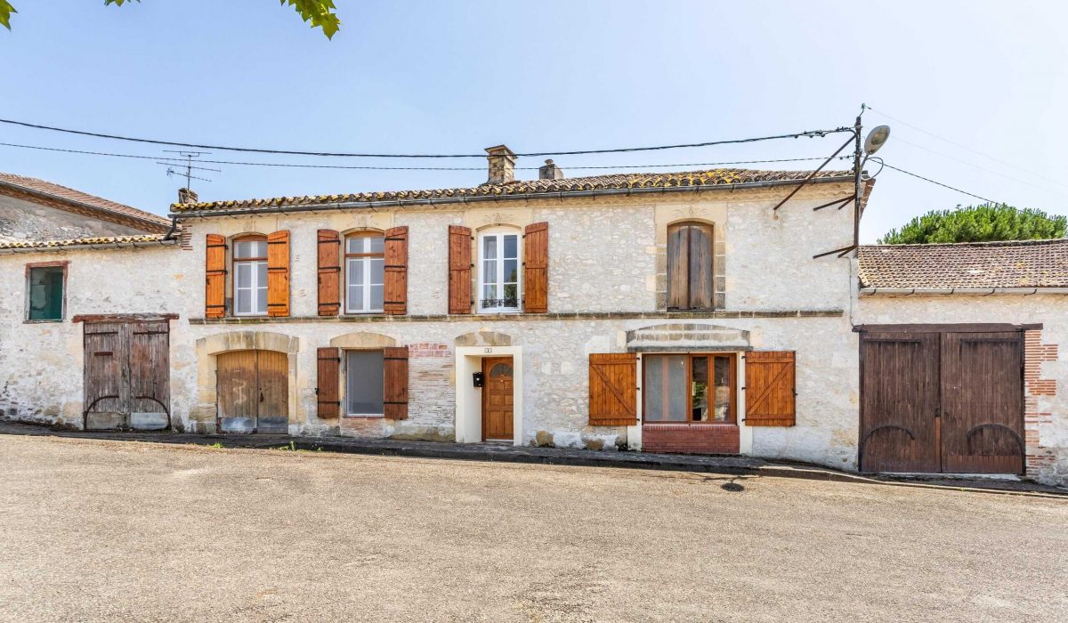 Maison de village avec dépendances et jardin