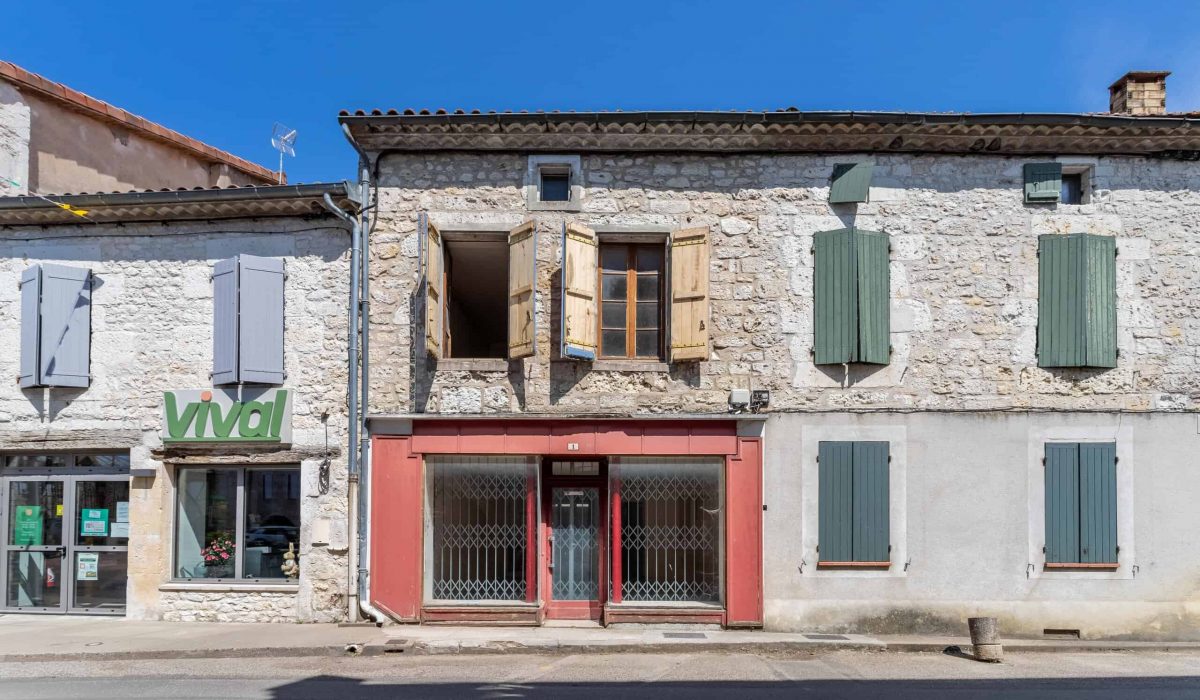 Boutique avec appartement et cour