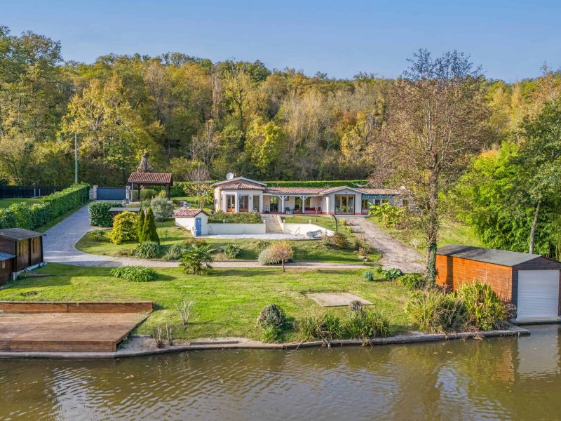 Propriété de campagne avec amarrage fluvial