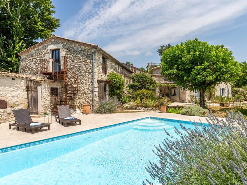 Propriété de campagne avec annexe, grange, piscine et terrain