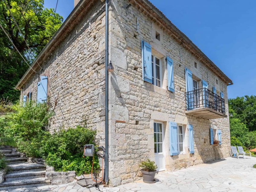 Maison de campagne avec annexes, piscine, grange et vue