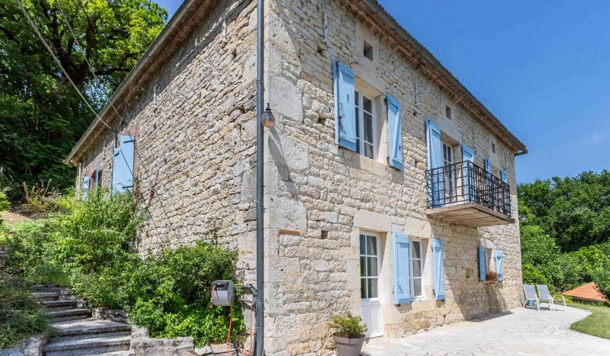 Maison de campagne avec annexes, piscine, grange et vue