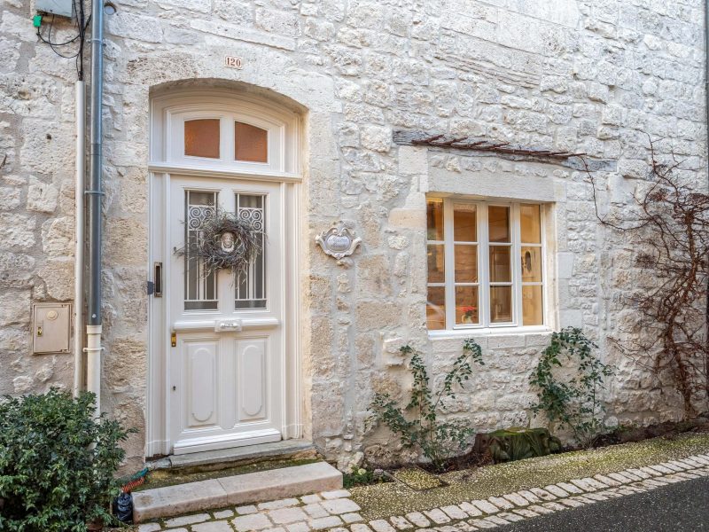 outsidefront-1-wmc675