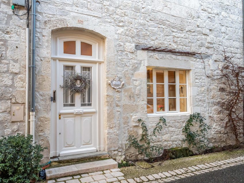 outsidefront-1-wmc675