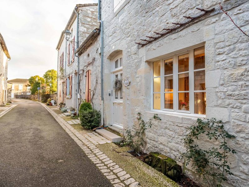 outsidefront-2-wmc675