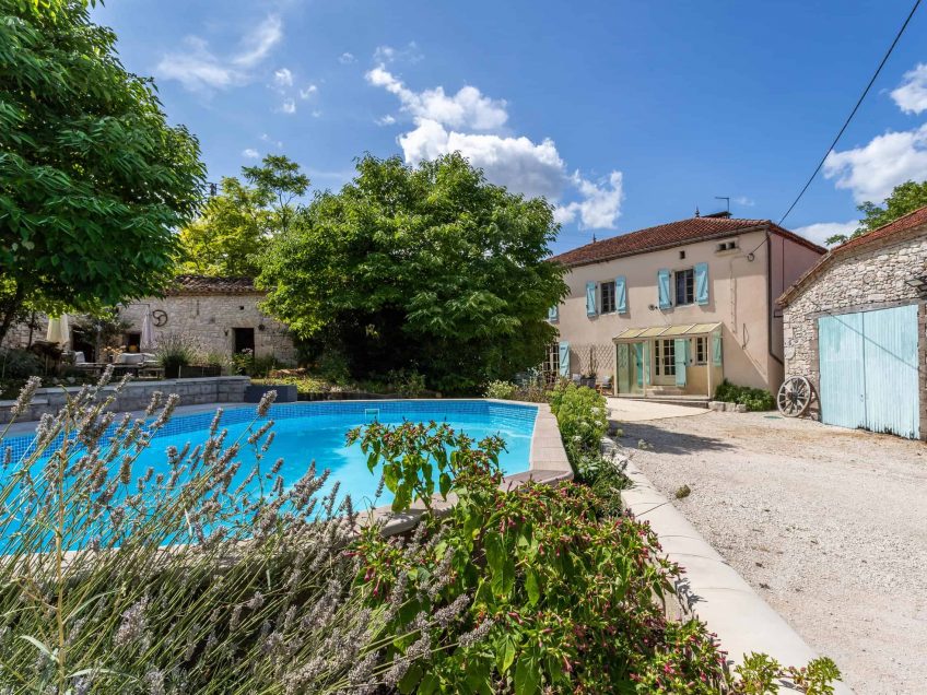 Country property with guest house and pool