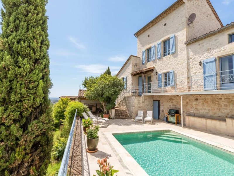 Maison de village avec piscine et jardin