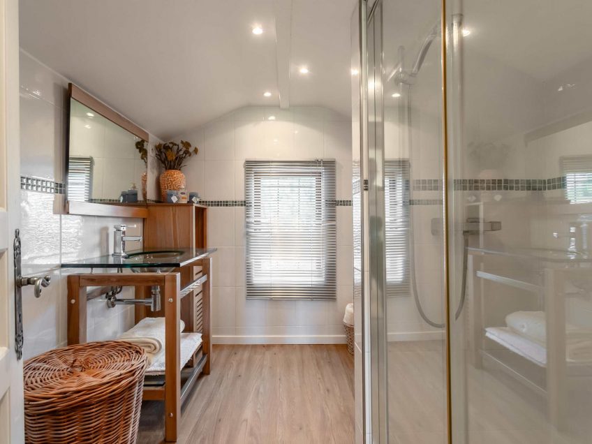 shower-1-wmc613